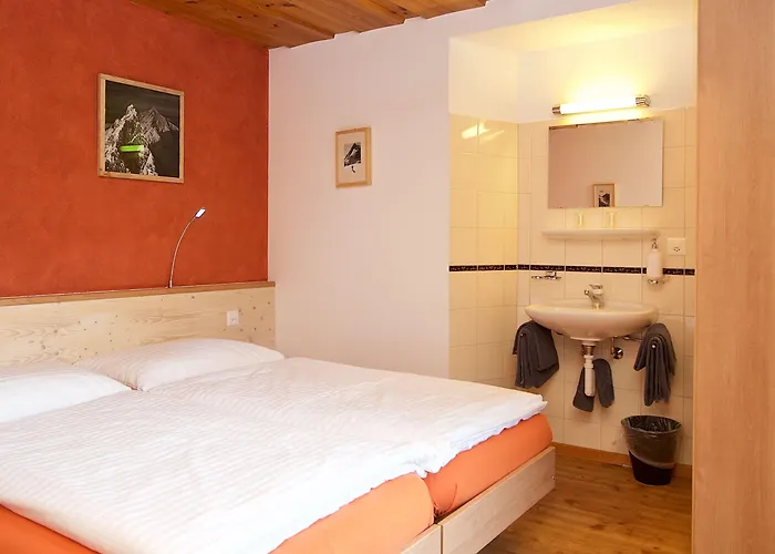 Bahnhof Готель *